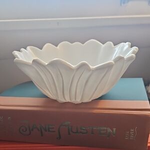 Indiana Glass Lily Pons/Sunflower Milk Glass Bowl: 7" Wide/3" Tall